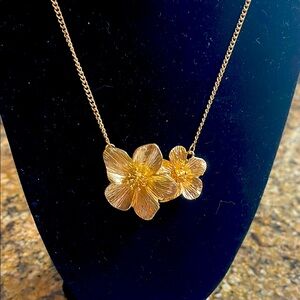 Gold Floral Pendant Necklace